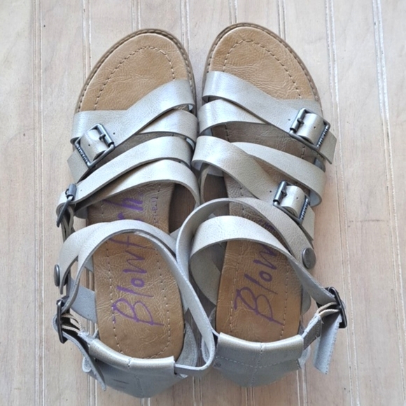 Blowfish Taupe Gladiator Strappy Buckle Snap Boho Malibu Sandals Small Wedge - Picture 2 of 10